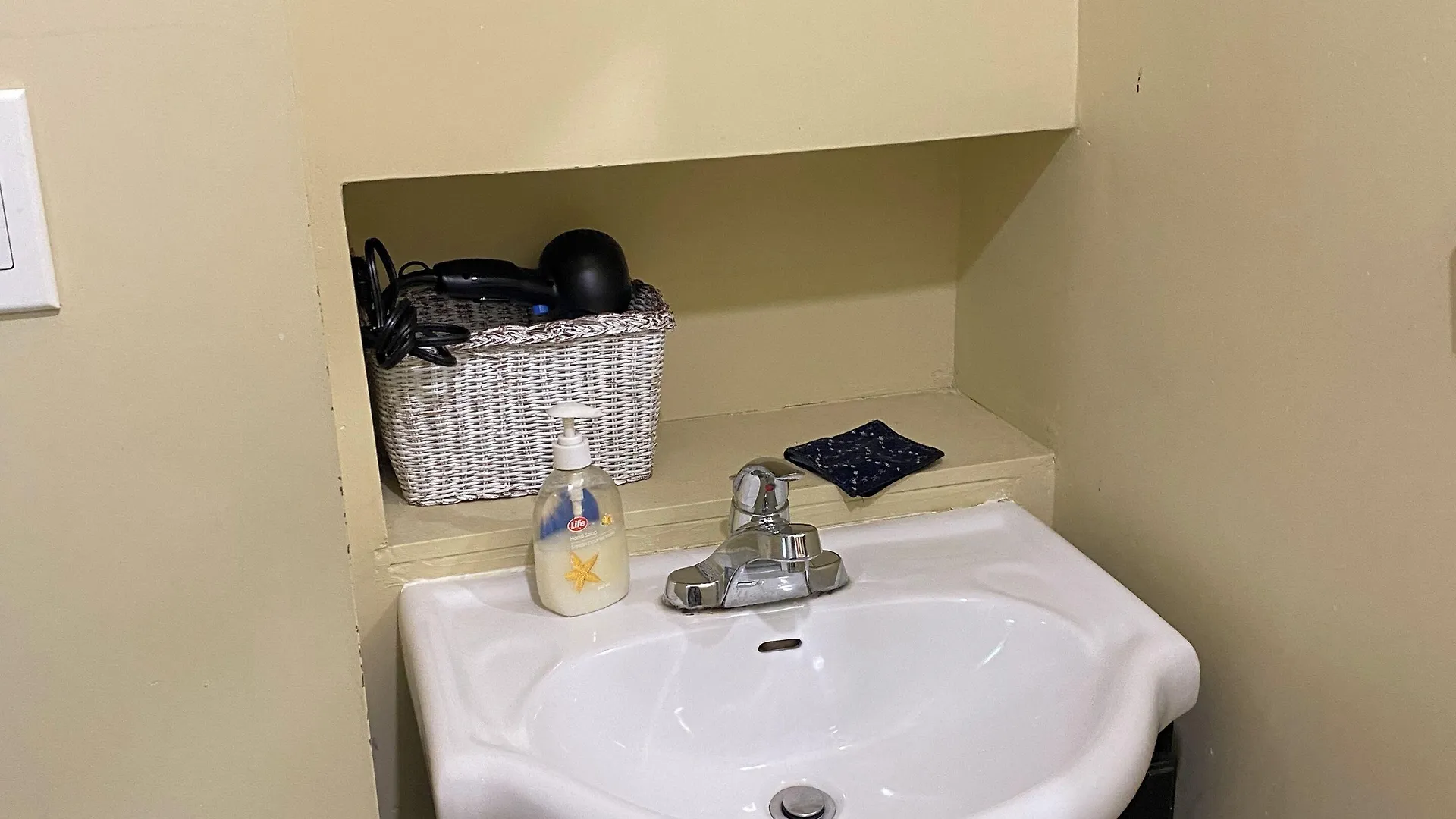 Kaisar Guest House Toronto 2*,